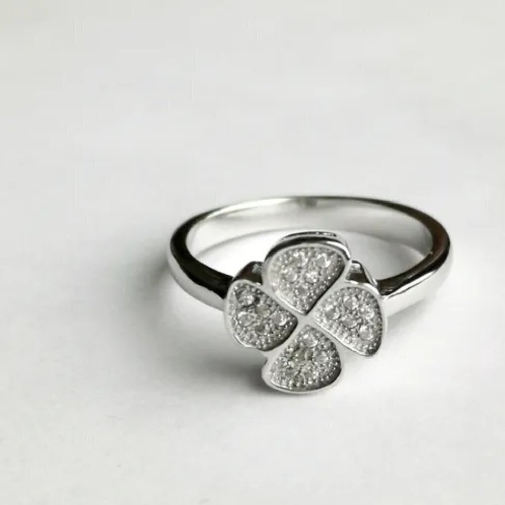 MODERN clover leaf Sterling Silver CZ Ring size 6.5 NWT